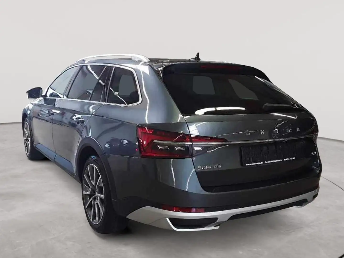 Skoda Superb Superb Combi 2.0 TDI 4x4 Scout AHK ACC NAV Grijs - 2