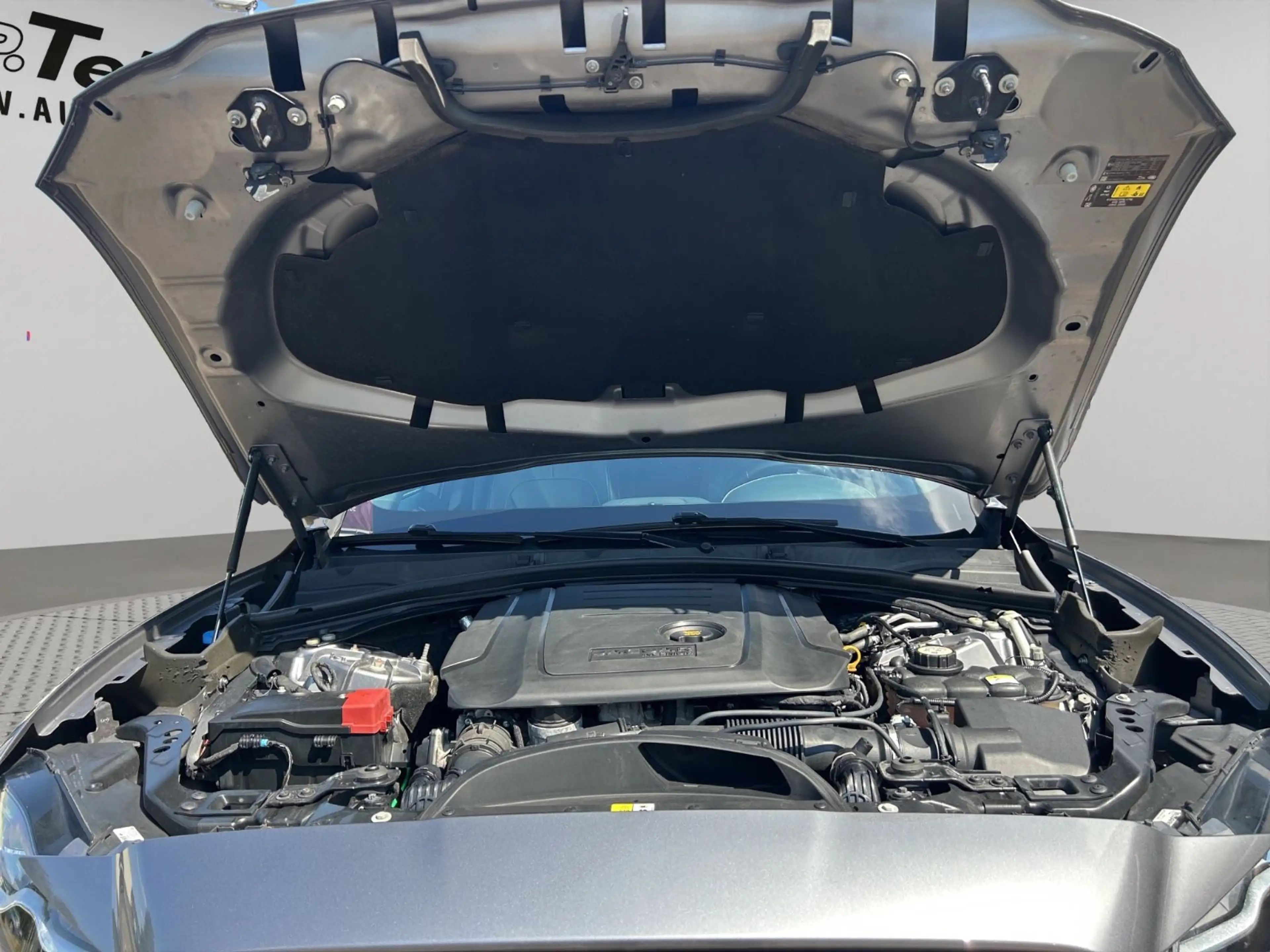Jaguar F-Pace 20d AWD R-Sport Automatik — photo 9