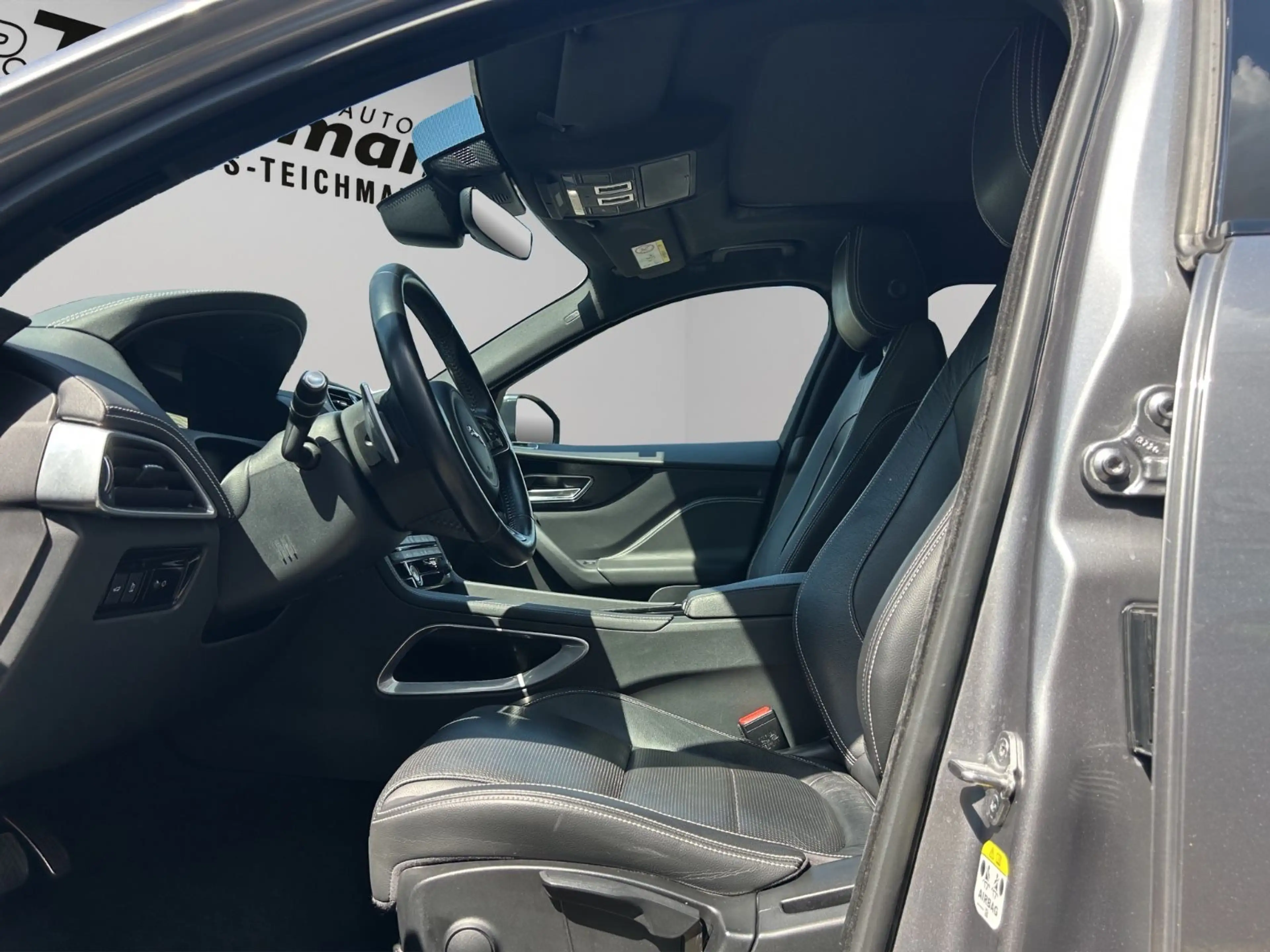 Jaguar F-Pace 20d AWD R-Sport Automatik — photo 15