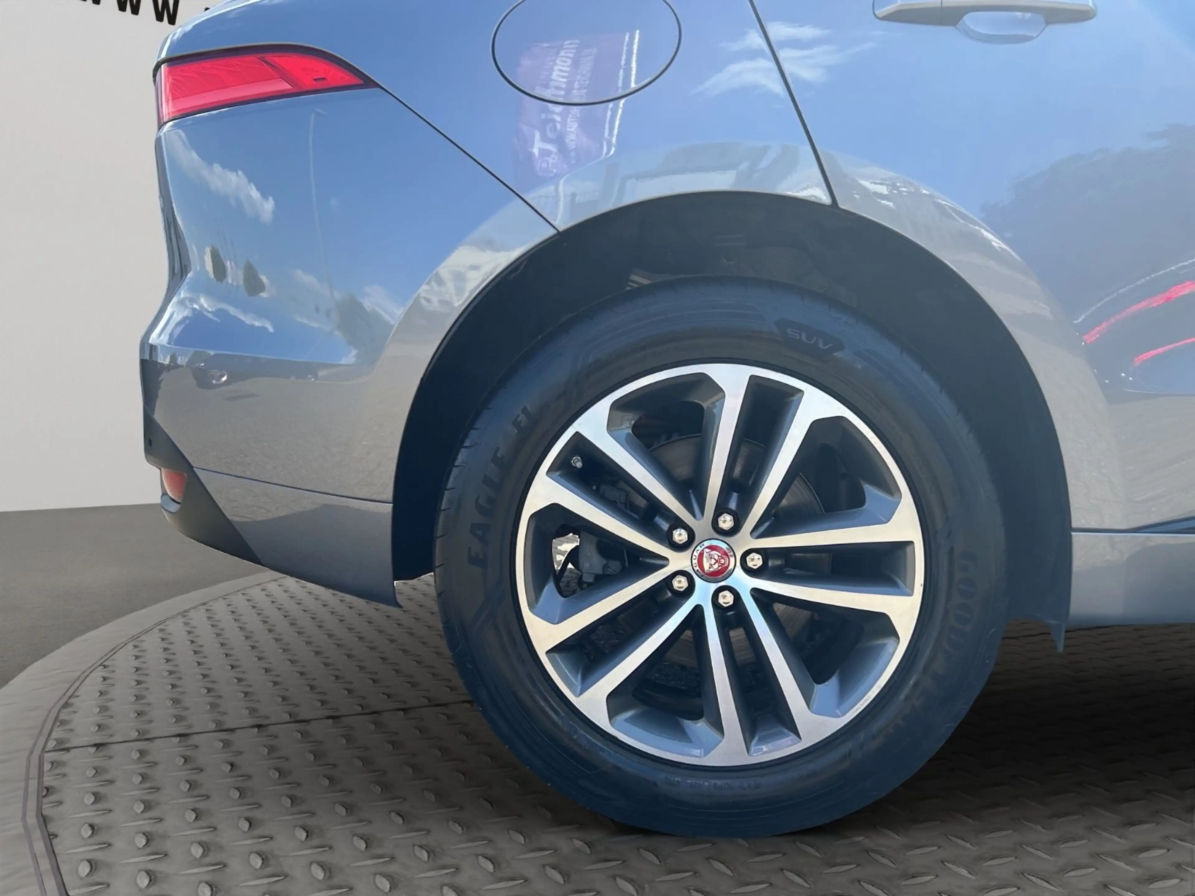 Jaguar F-Pace 20d AWD R-Sport Automatik — photo 14