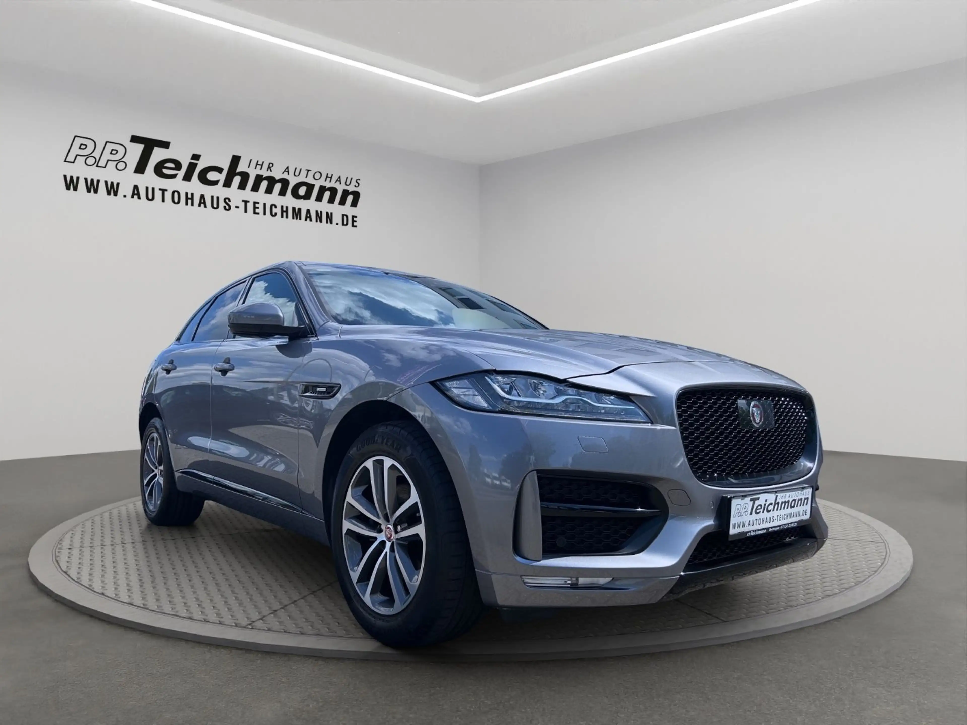 Jaguar F-Pace 20d AWD R-Sport Automatik — photo 3