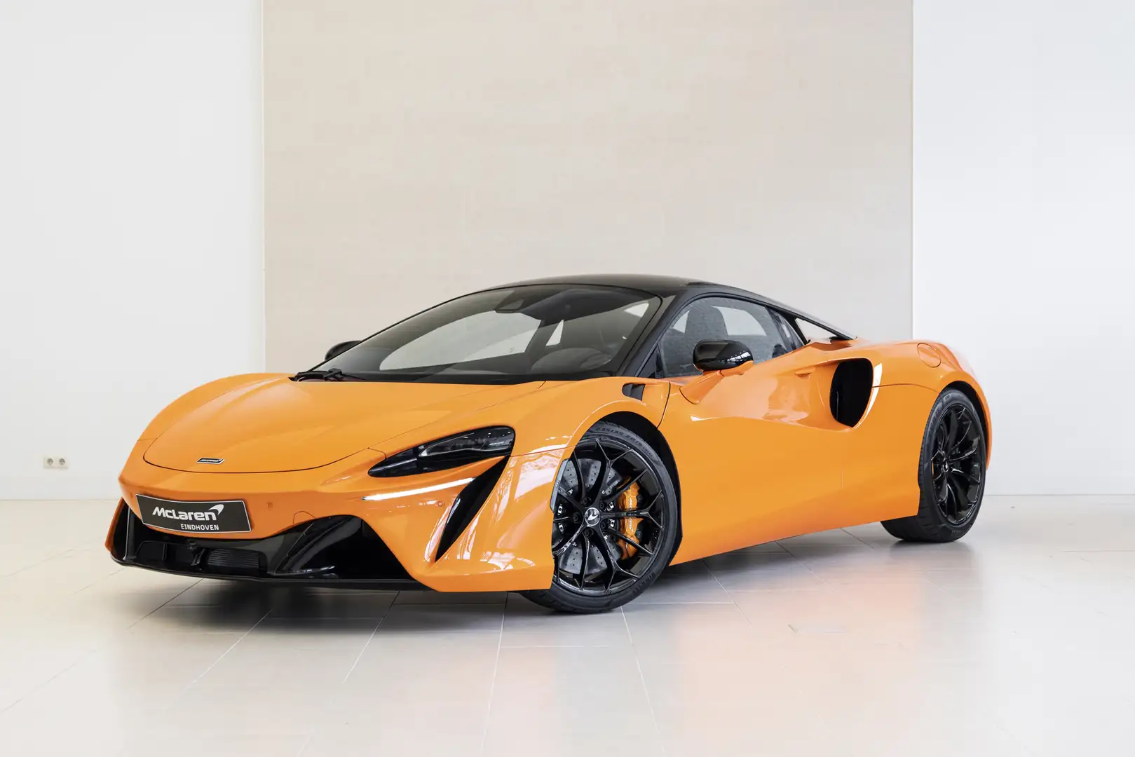 McLaren Artura Orange - 1