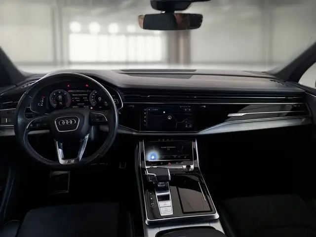 Audi Q7 view 7