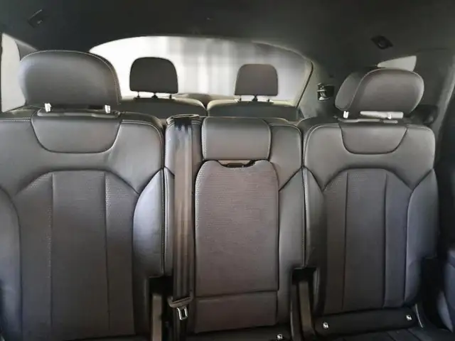 Audi Q7 view 11