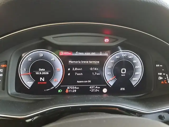 Audi Q7 view 8