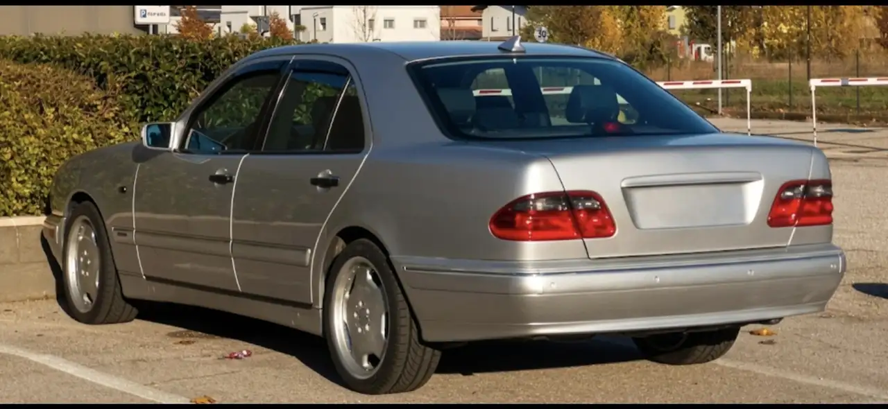 Mercedes-Benz 210/310 avangarde, foto 4