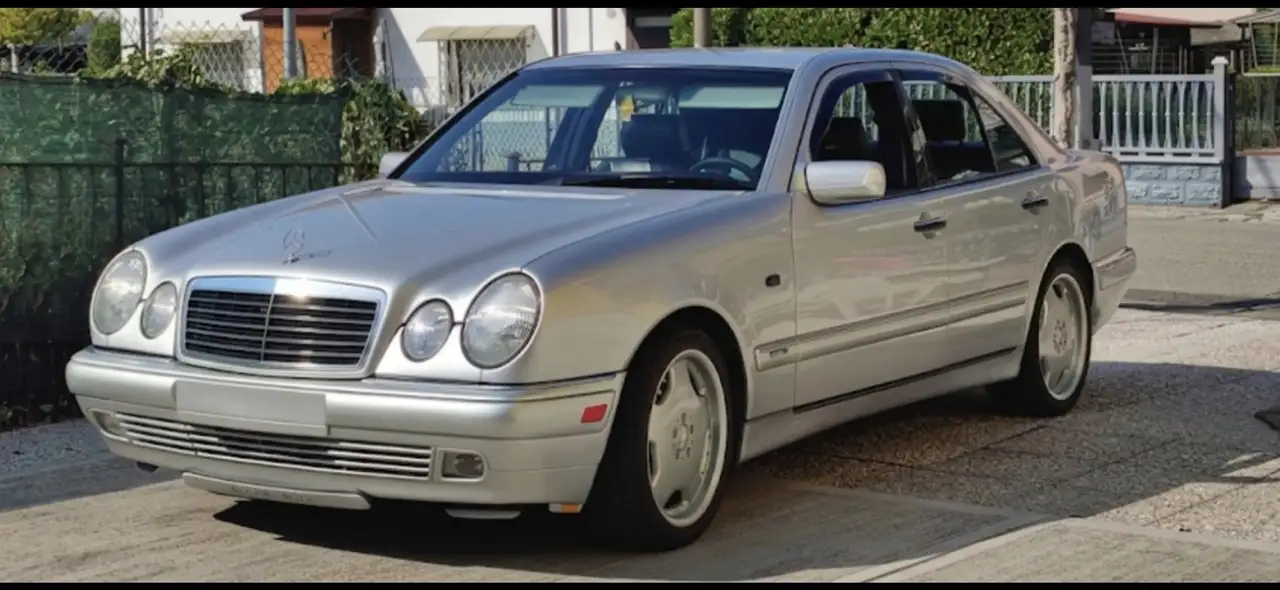 Mercedes-Benz 210/310 avangarde, foto 1