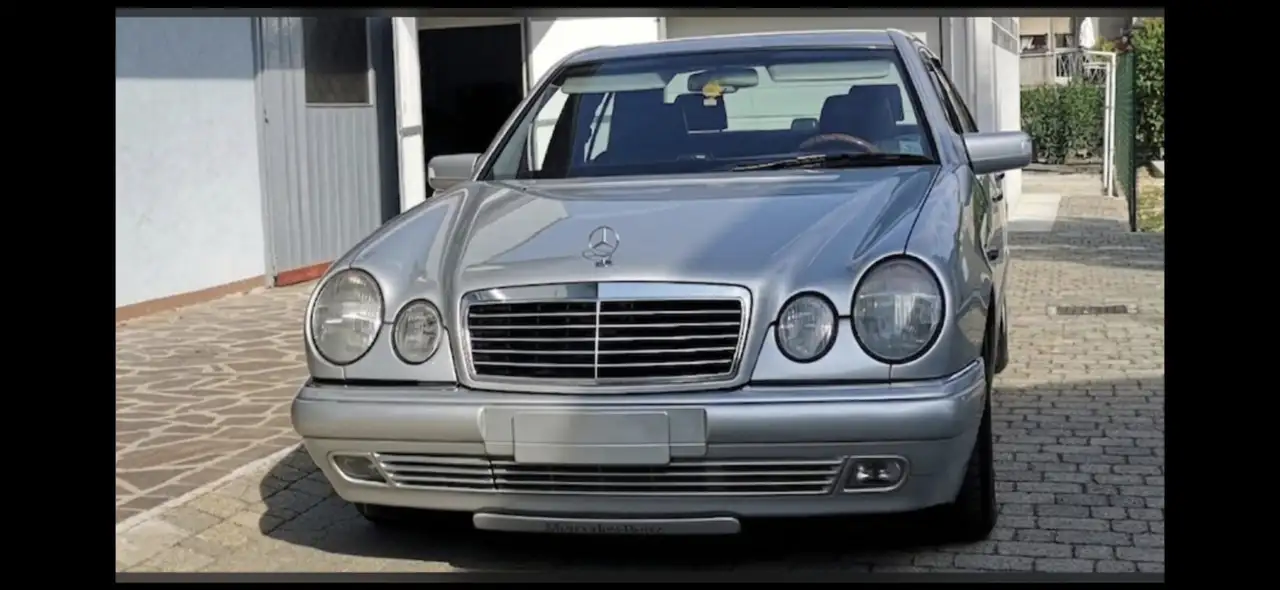 Mercedes-Benz 210/310 avangarde, foto 2