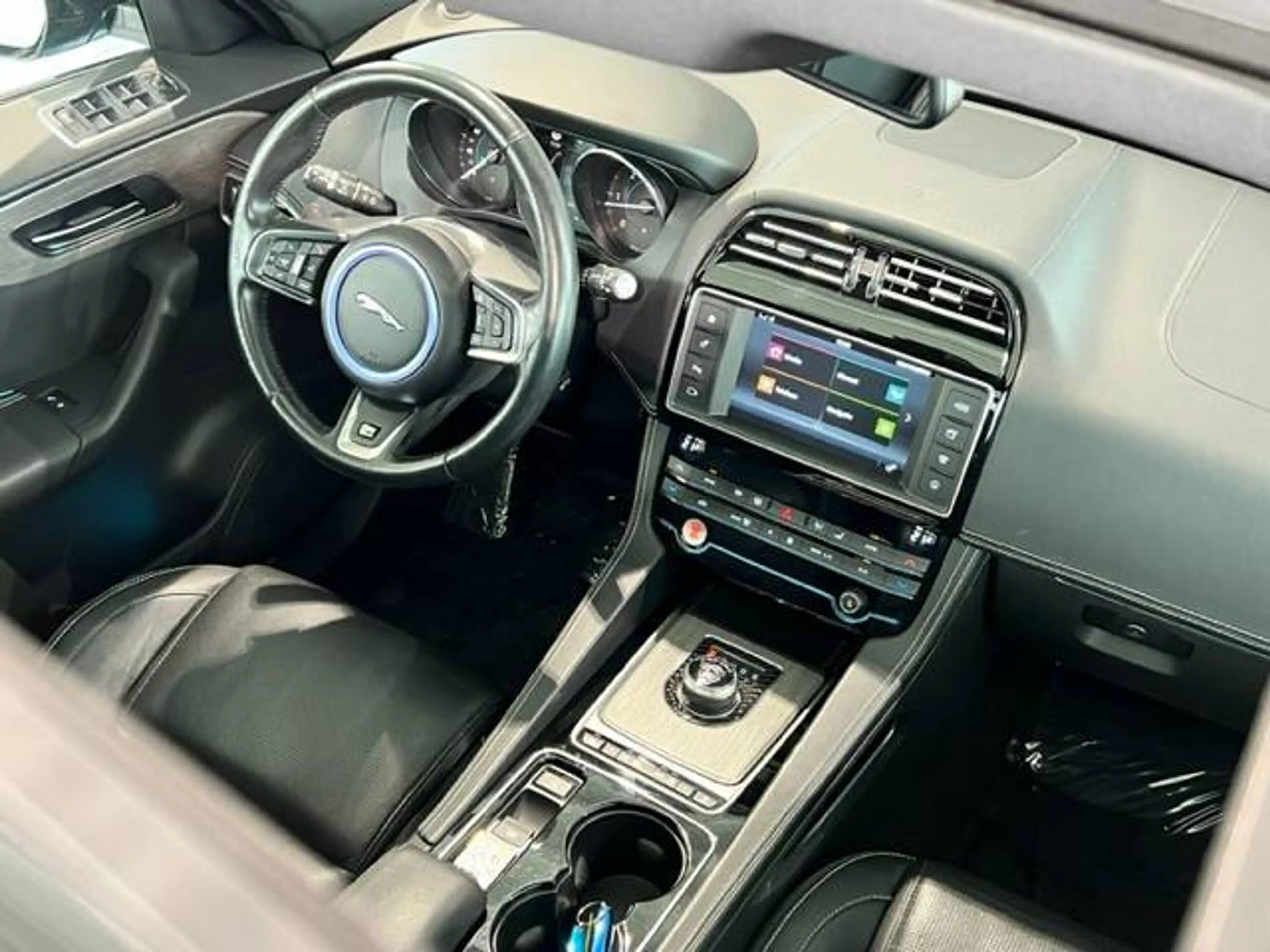 Jaguar F-Pace F-Pace 2.0 D AWD R-Sport — photo 15
