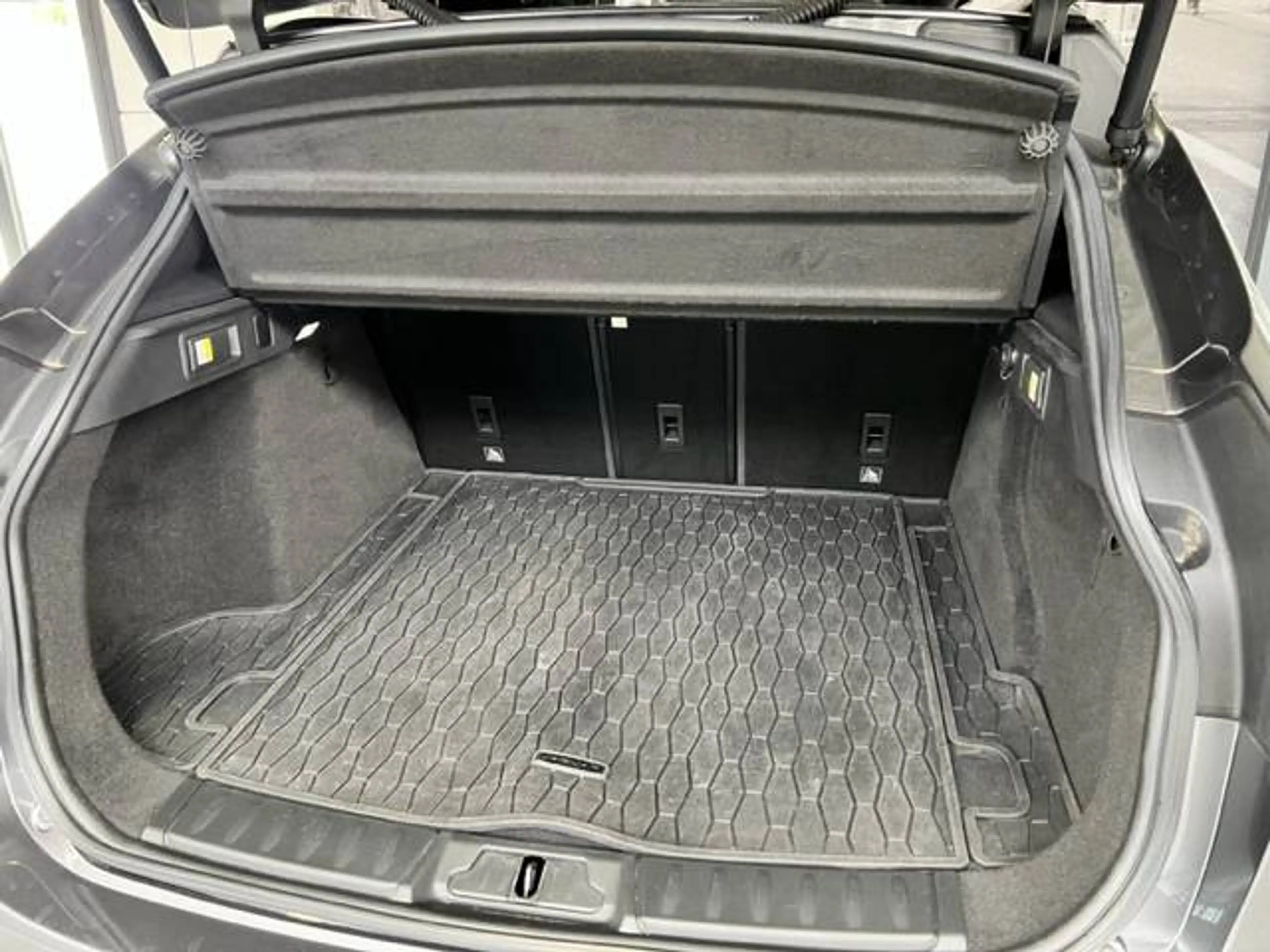 Jaguar F-Pace F-Pace 2.0 D AWD R-Sport — photo 13