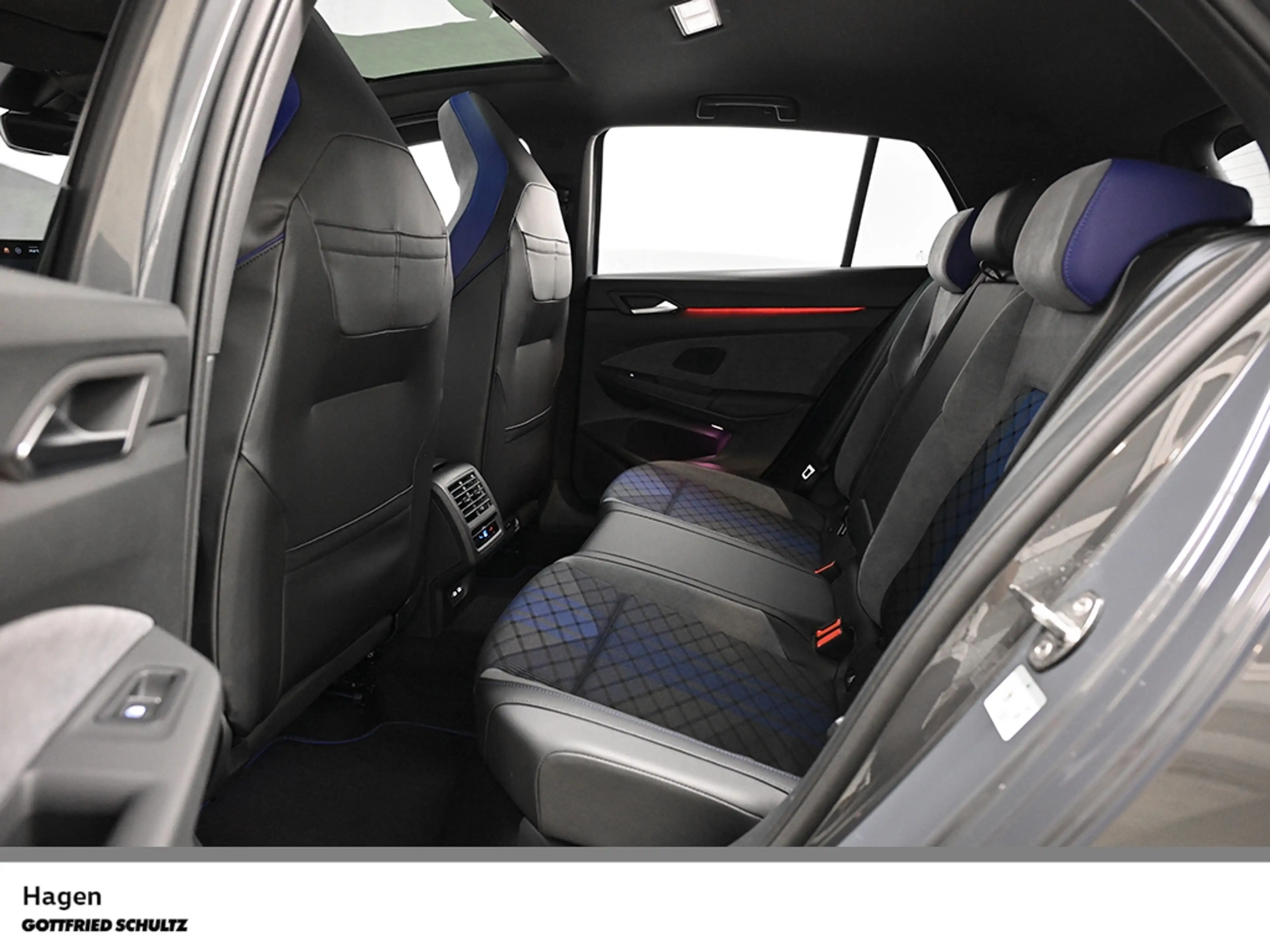 Volkswagen Golf R 2 0 l TSI 4x4 DSG — photo 13