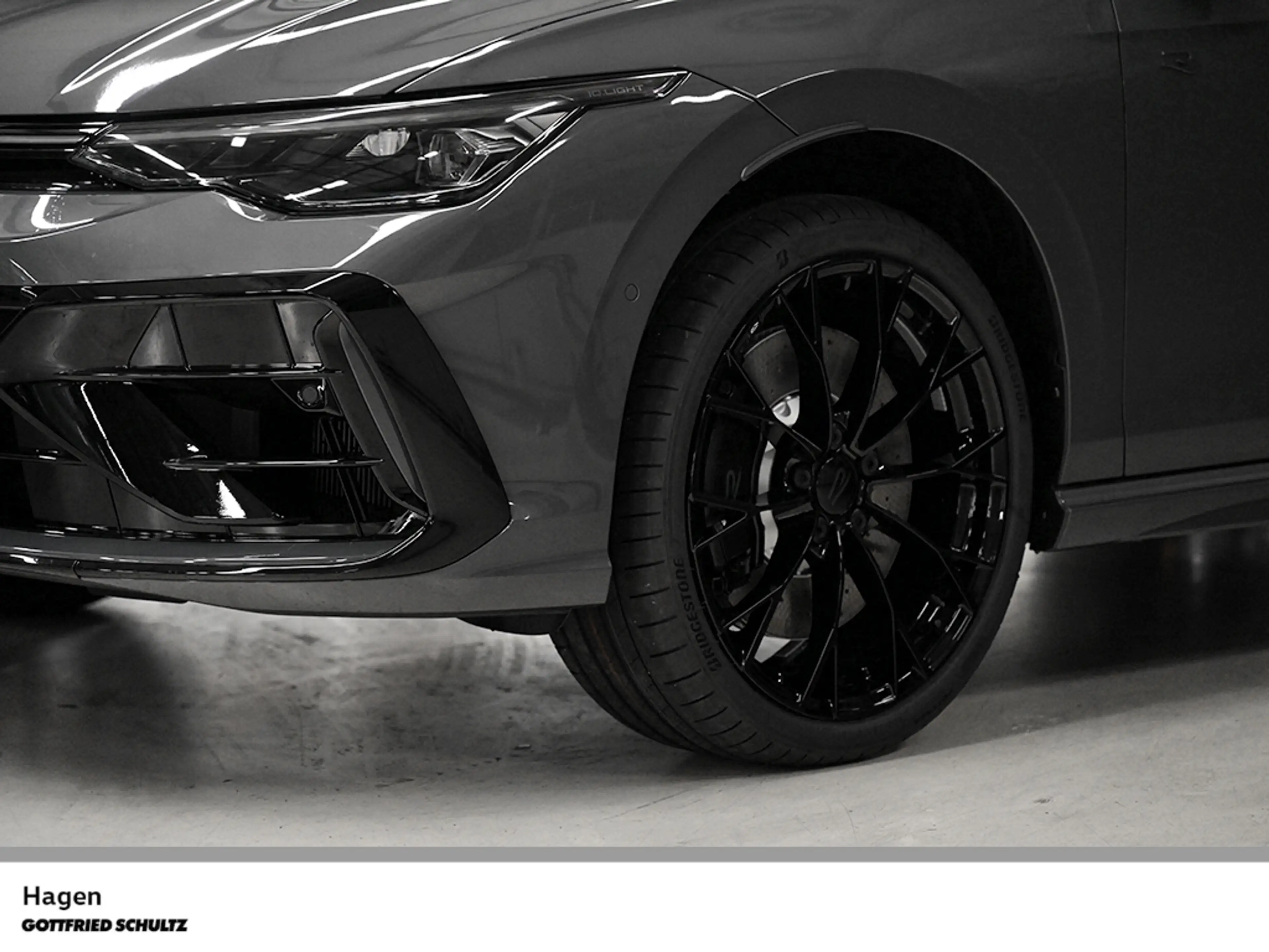 Volkswagen Golf R 2 0 l TSI 4x4 DSG — photo 5