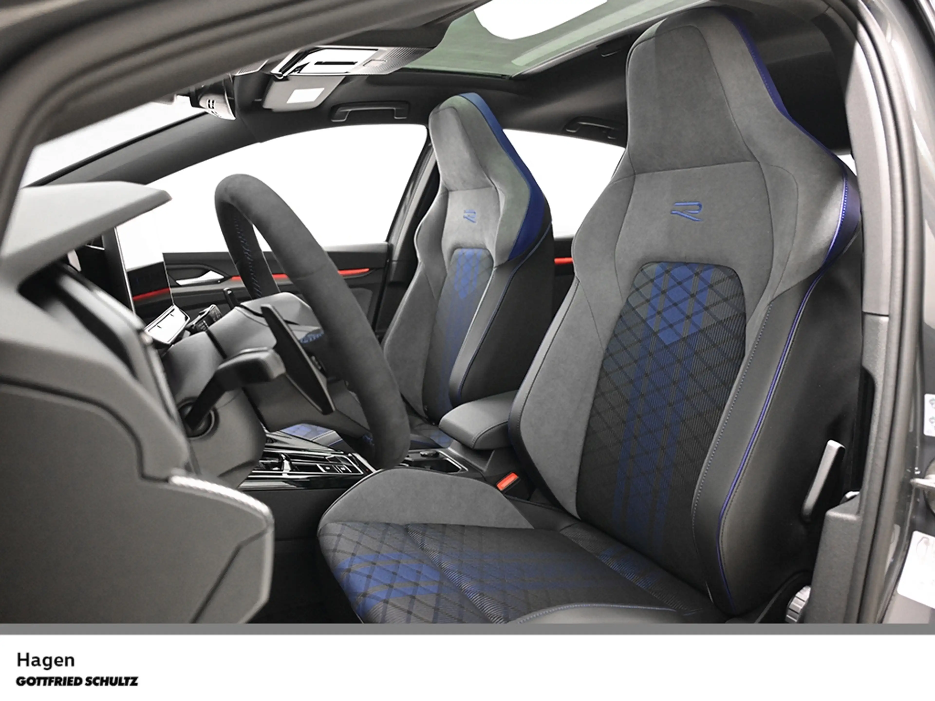 Volkswagen Golf R 2 0 l TSI 4x4 DSG — photo 11