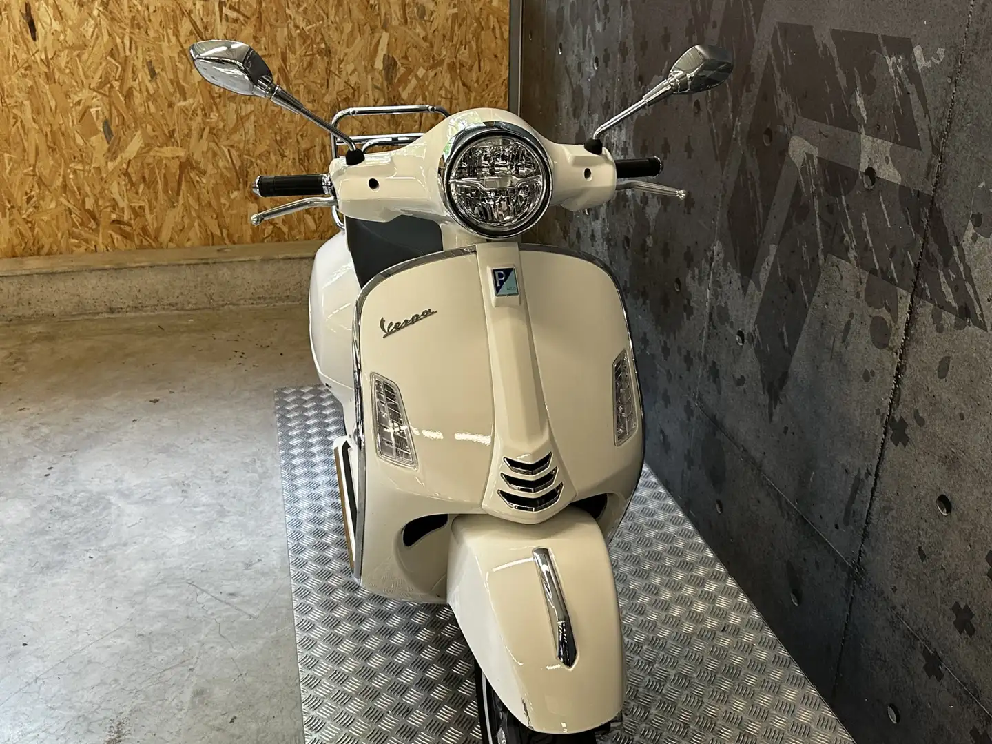 Vespa GTS 125 Blanc - 2