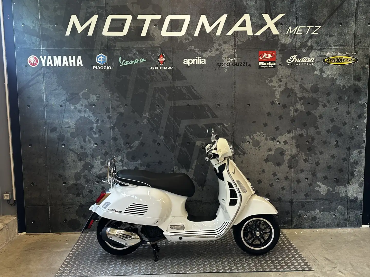 Vespa GTS 125 Blanc - 1