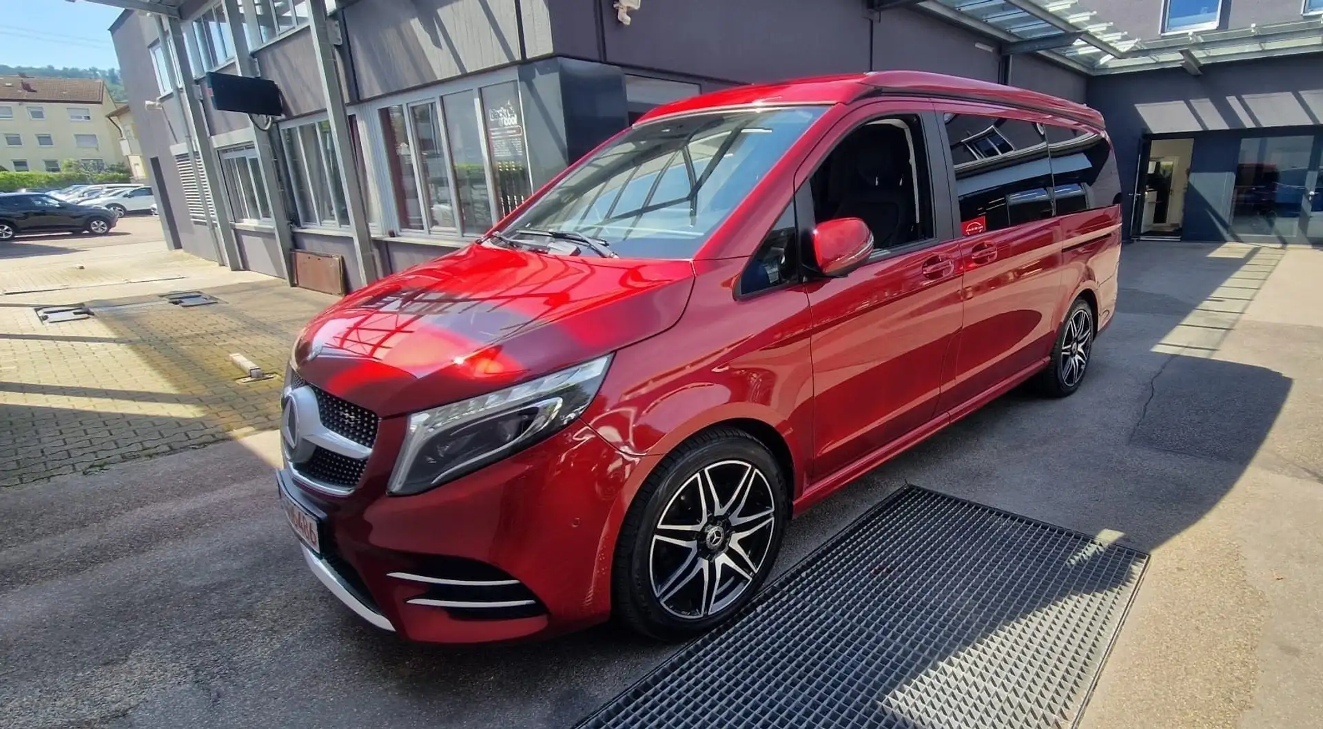 Mercedes-Benz V 300 d lang 4Matic 9G-TRONIC Edition Rot - 1