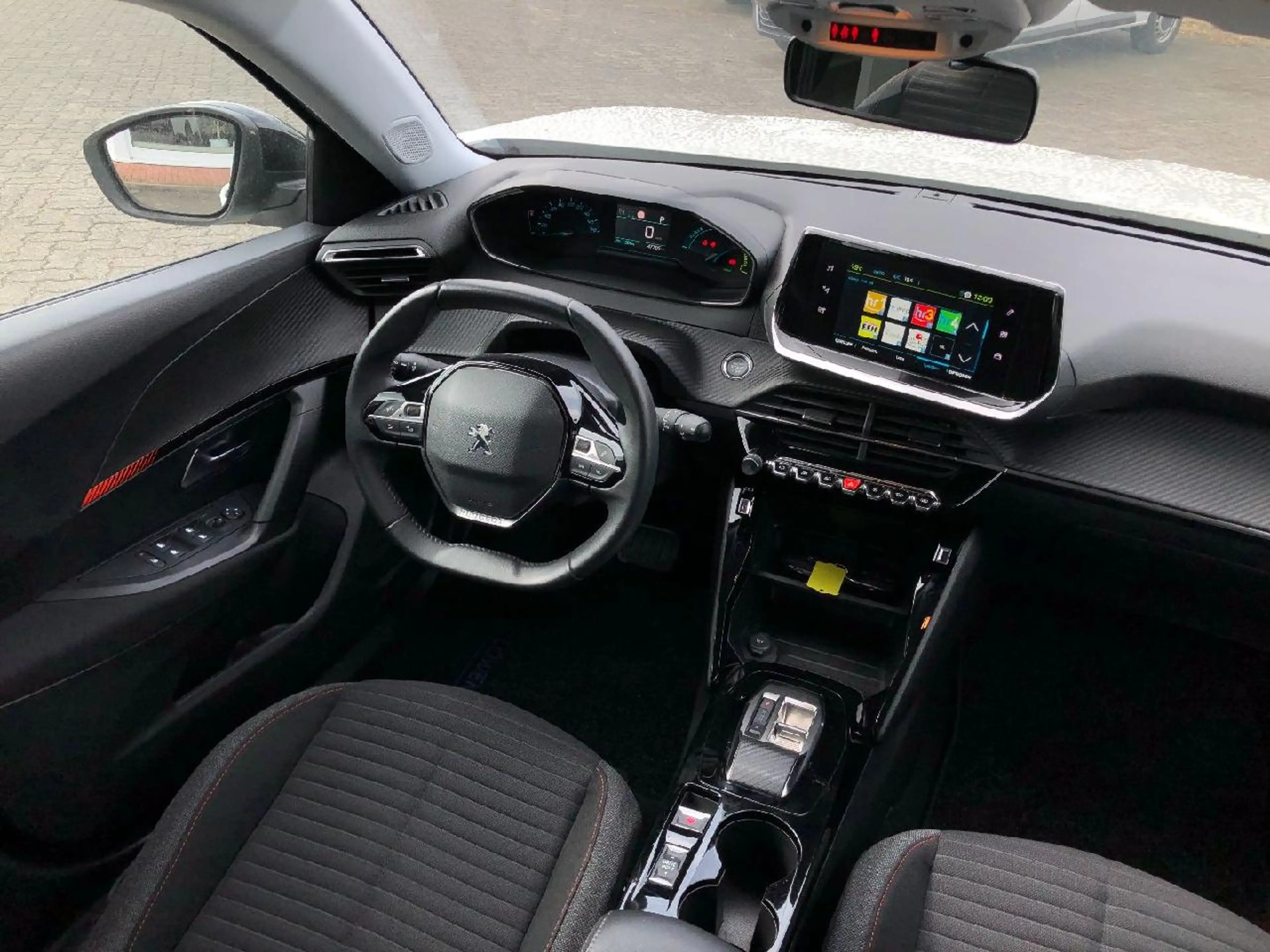 Peugeot e-2008 e- Active — photo 4
