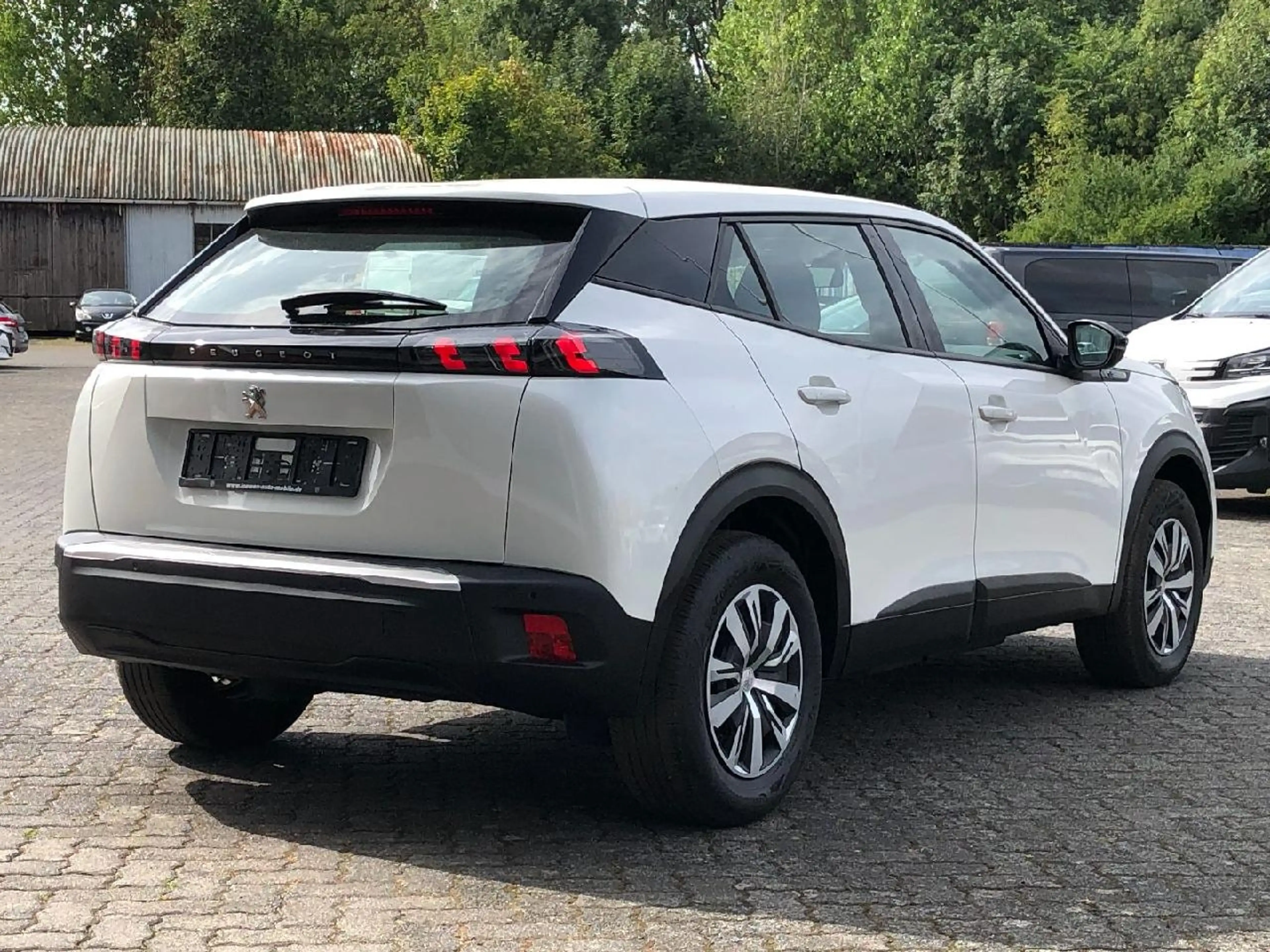 Peugeot e-2008 e- Active — photo 7