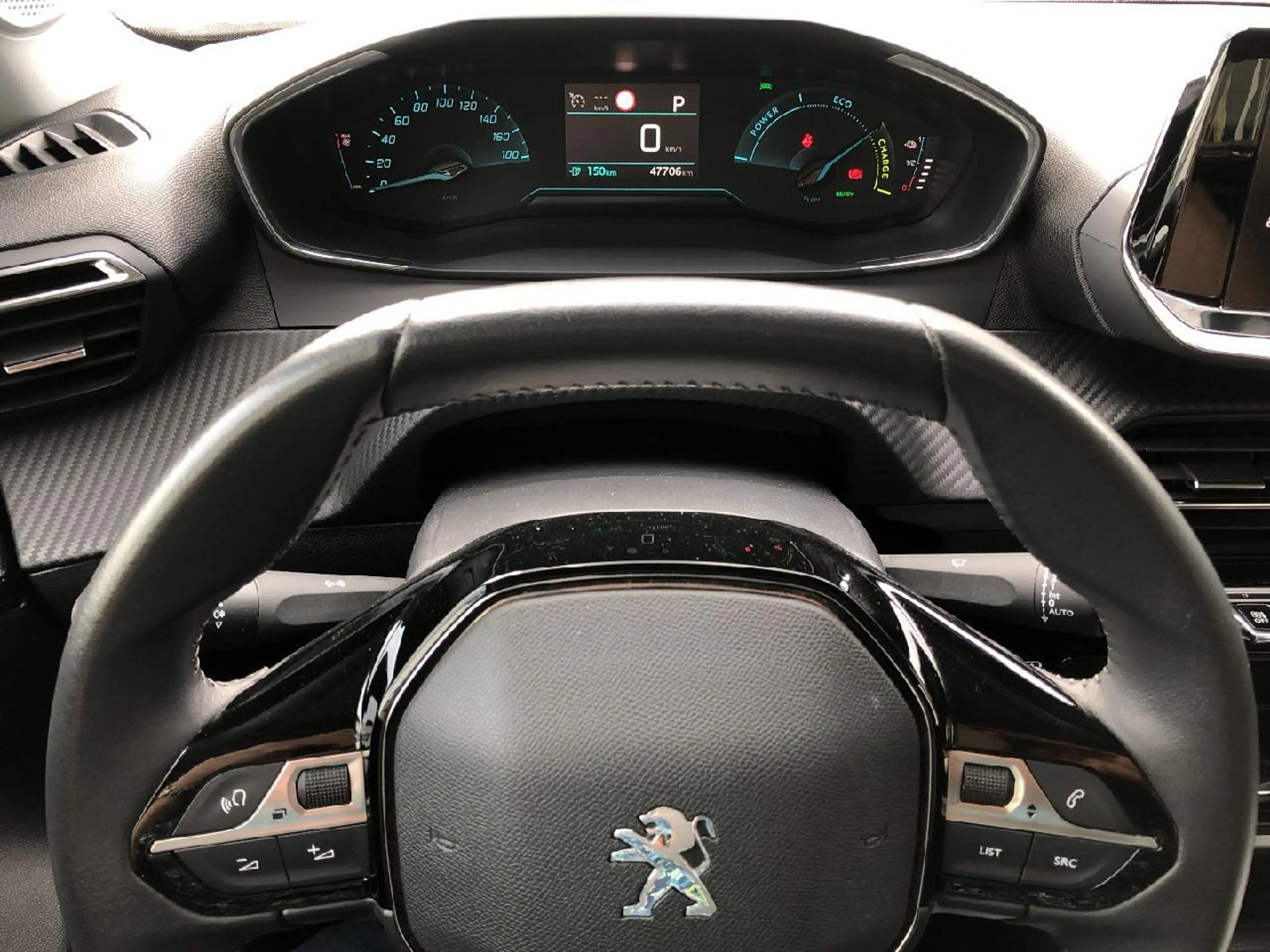 Peugeot e-2008 e- Active — photo 13