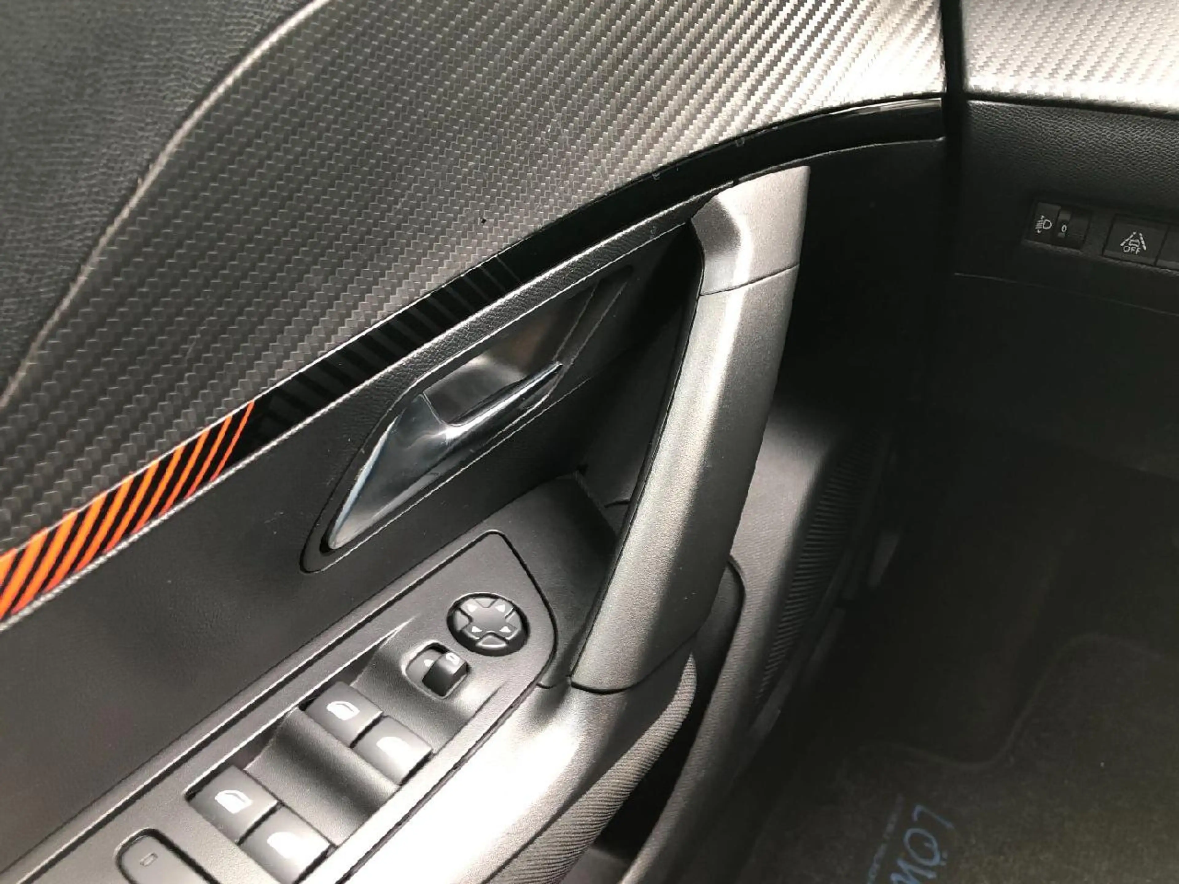 Peugeot e-2008 e- Active — photo 15
