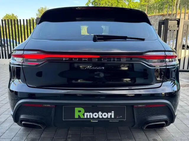 Porsche Macan view 20