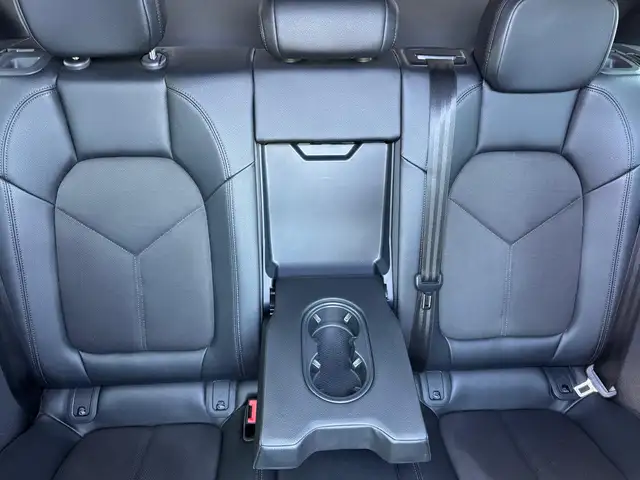 Porsche Macan view 14
