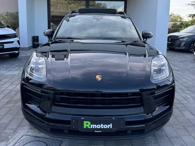 Porsche Macan view 4
