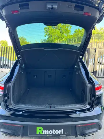 Porsche Macan view 16