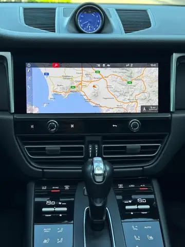 Porsche Macan view 11