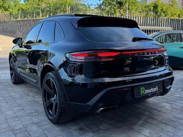 Porsche Macan view 18