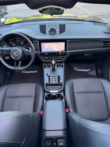 Porsche Macan view 6