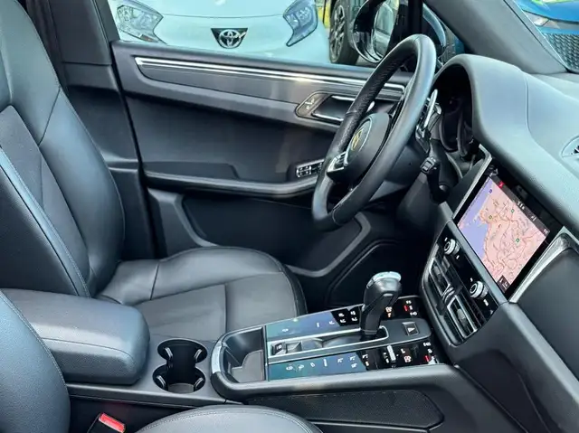 Porsche Macan view 8