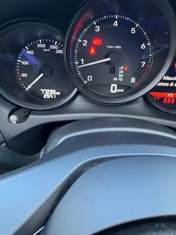Porsche Macan view 10