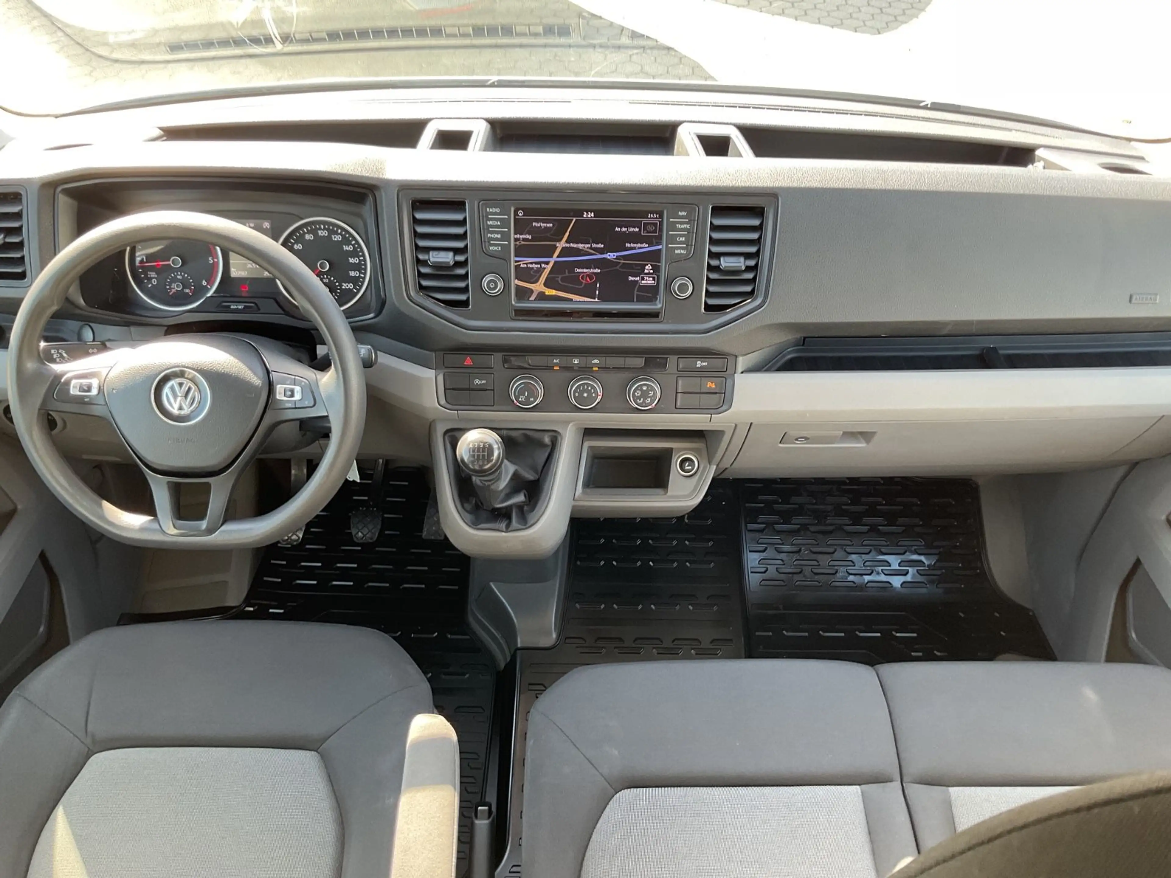 Volkswagen Crafter PLUS 35 mittel AHK LED Navi 7-Sitzer — photo 12