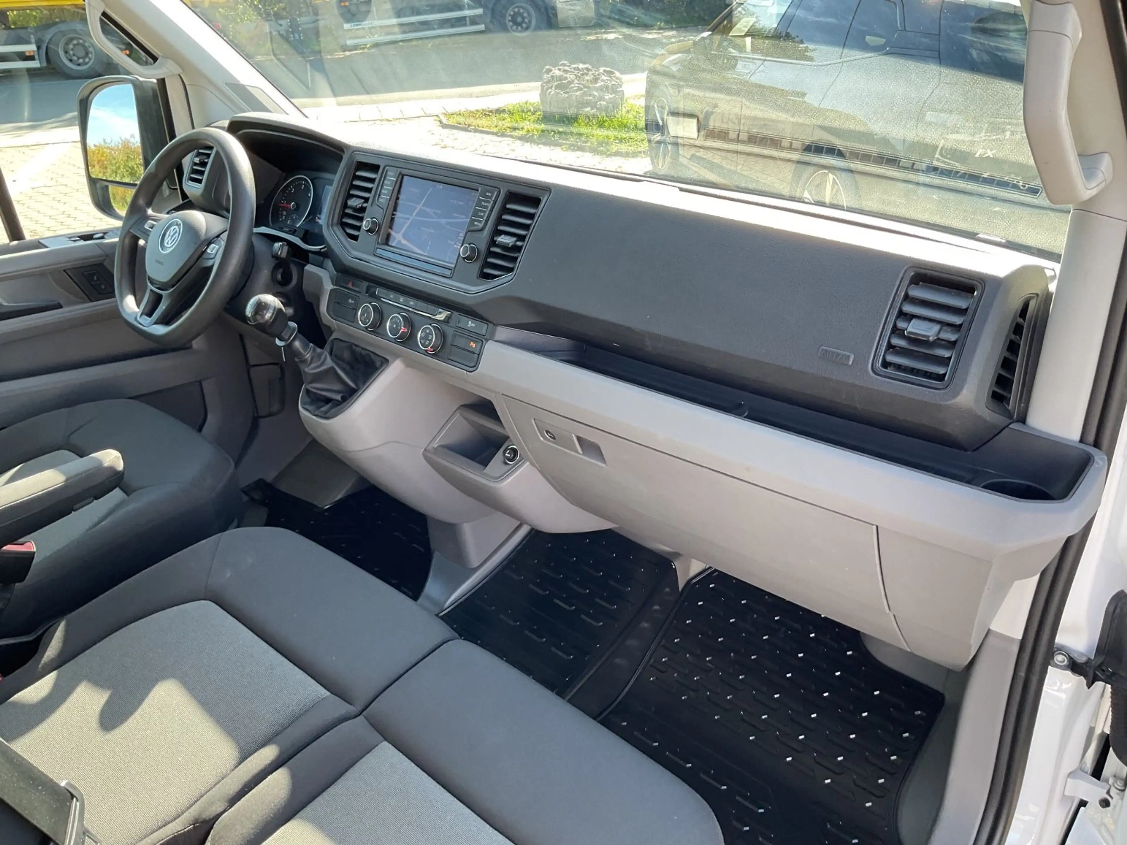 Volkswagen Crafter PLUS 35 mittel AHK LED Navi 7-Sitzer — photo 14