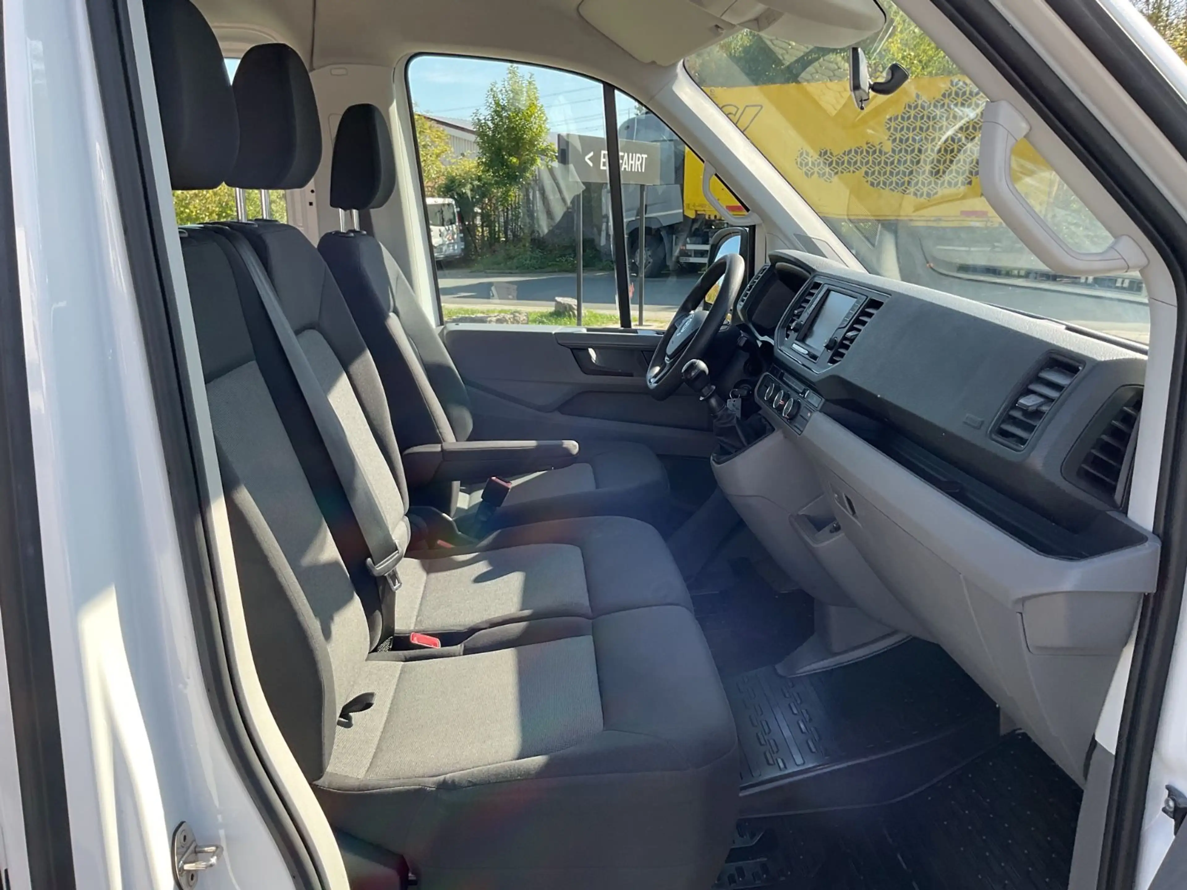 Volkswagen Crafter PLUS 35 mittel AHK LED Navi 7-Sitzer — photo 13