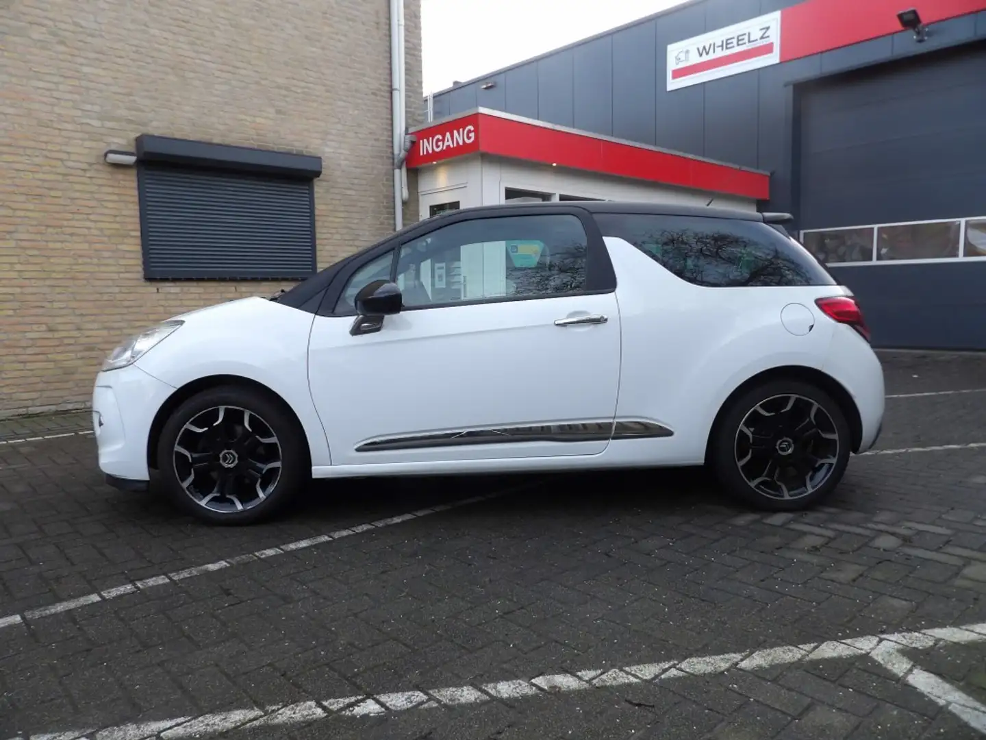 Citroen DS3 1.6 THP Sport Chic 114kw/155PK Leer Blanc - 2