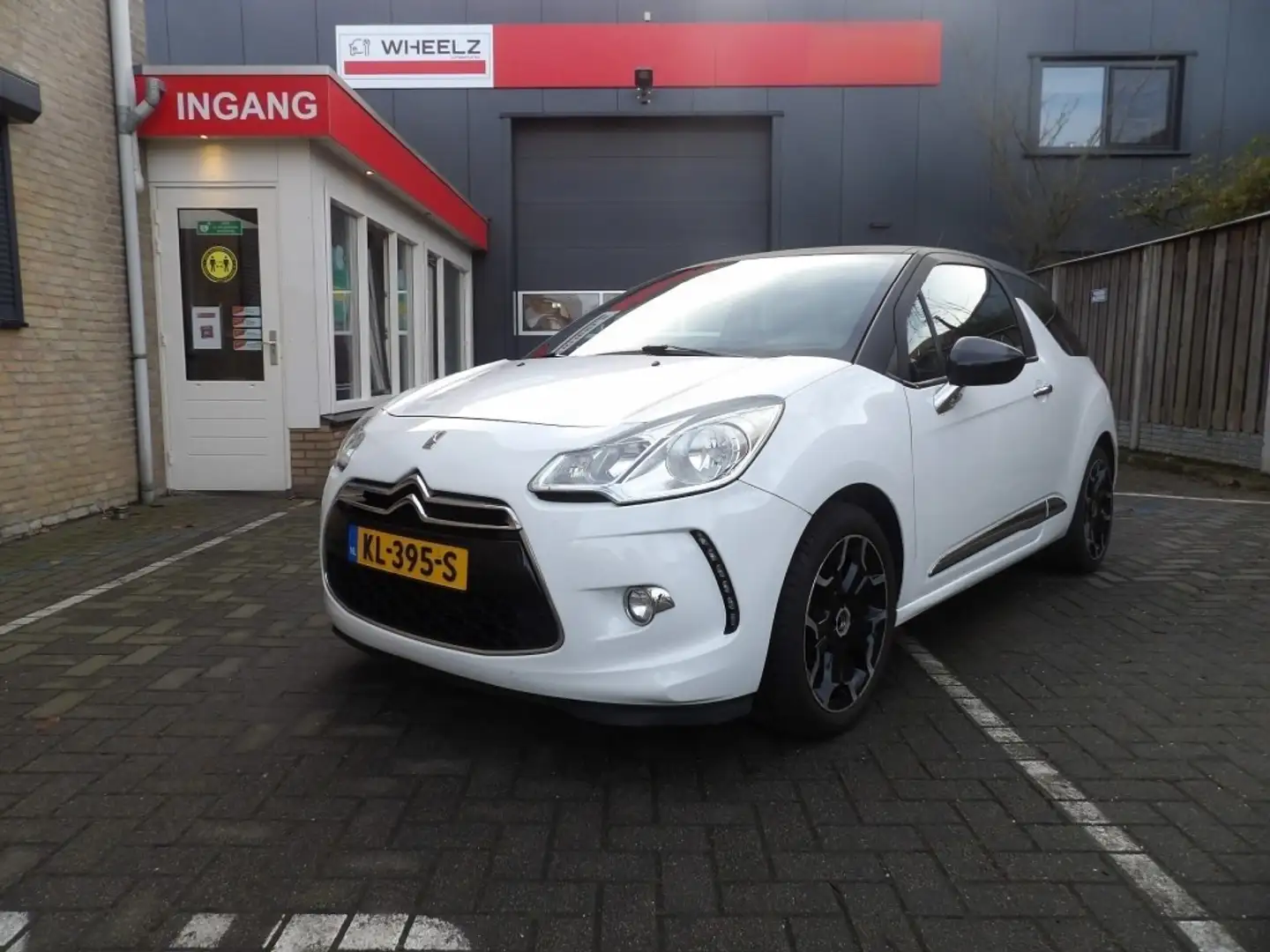 Citroen DS3 1.6 THP Sport Chic 114kw/155PK Leer Blanc - 1