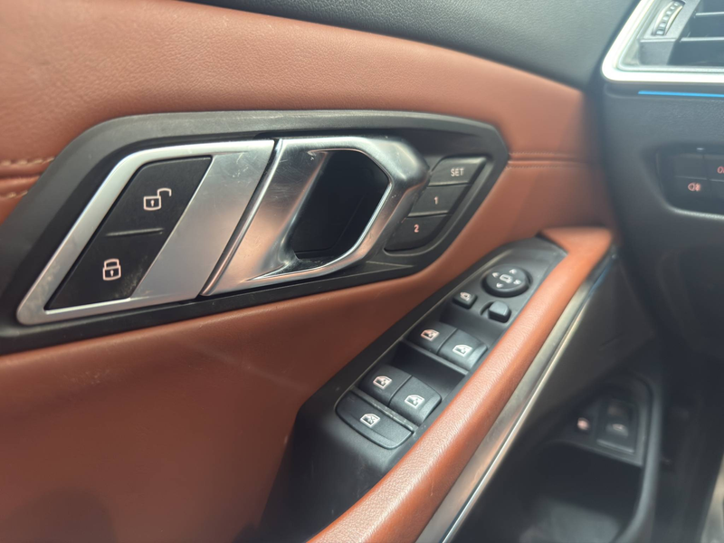 BMW 330 Touring 330eAS PHEV 50 jahre led pdc camera headup trekhaak pano btw... — photo 13