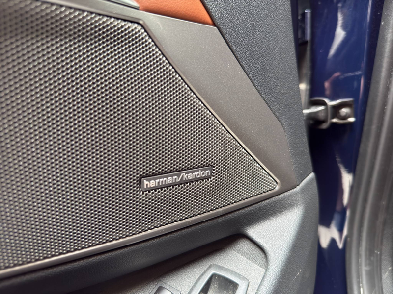BMW 330 Touring 330eAS PHEV 50 jahre led pdc camera headup trekhaak pano btw... — photo 17