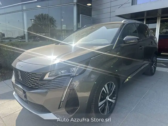 Peugeot 3008 view 3