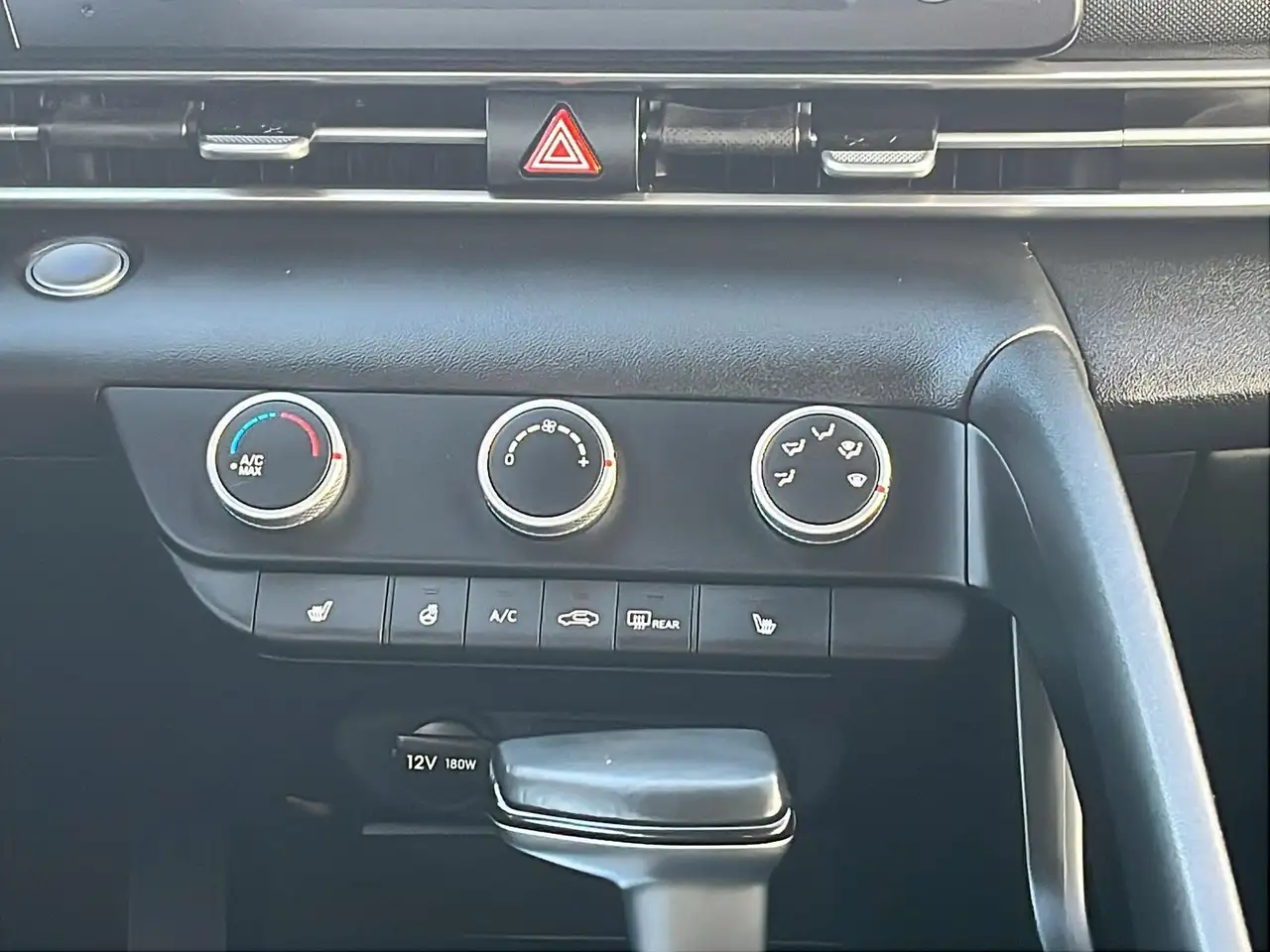 Hyundai ELANTRA снимка Hyundai ELANTRA