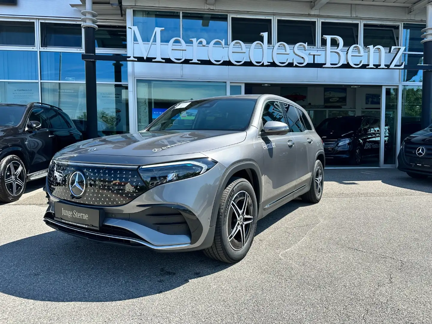 Mercedes-Benz EQB 350 4MATIC Österreich-Edition AMG Allrad Grau - 2