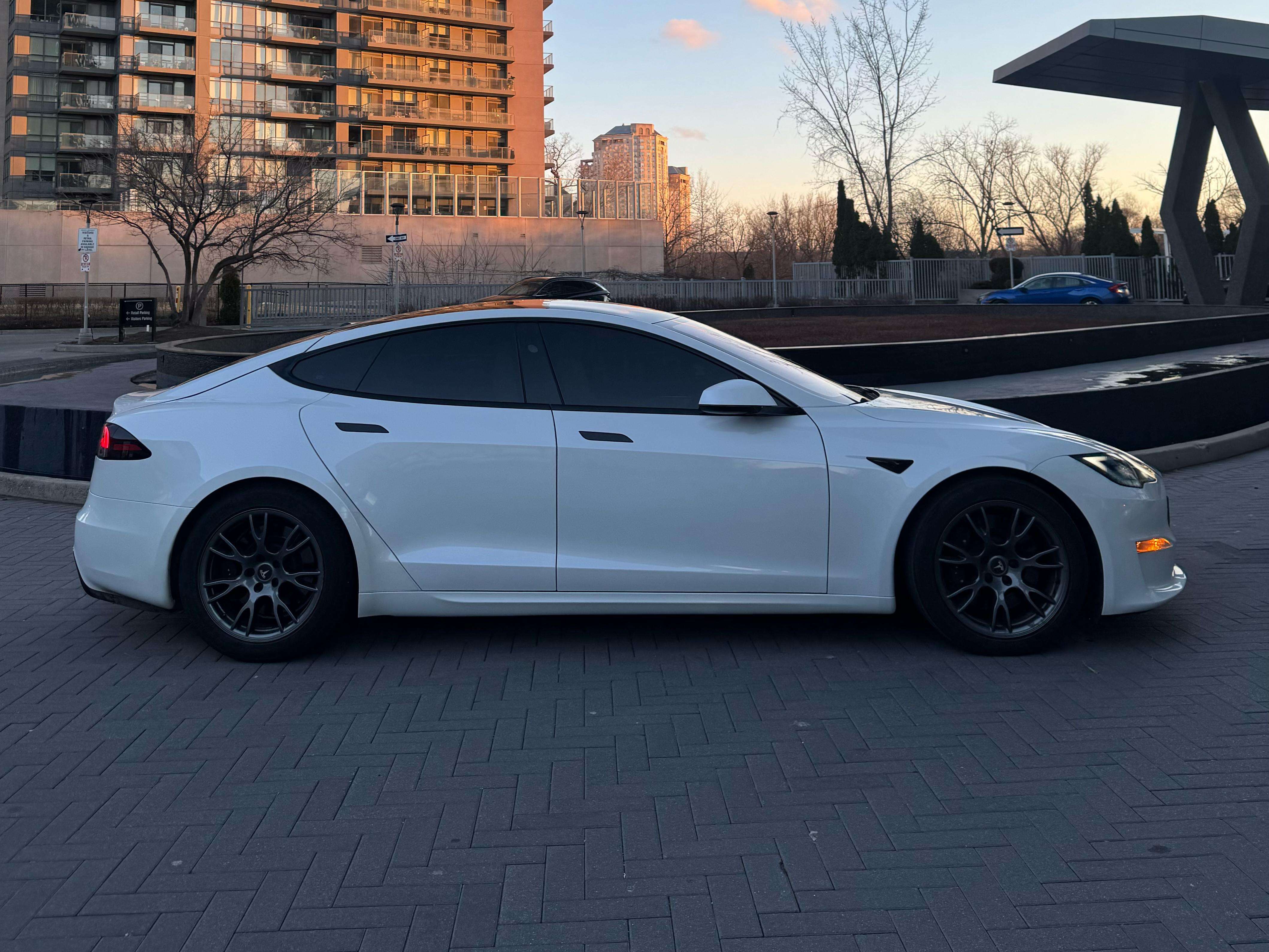 2023 Tesla Model S Standard Range AWD -Ltd Avail- alt 2