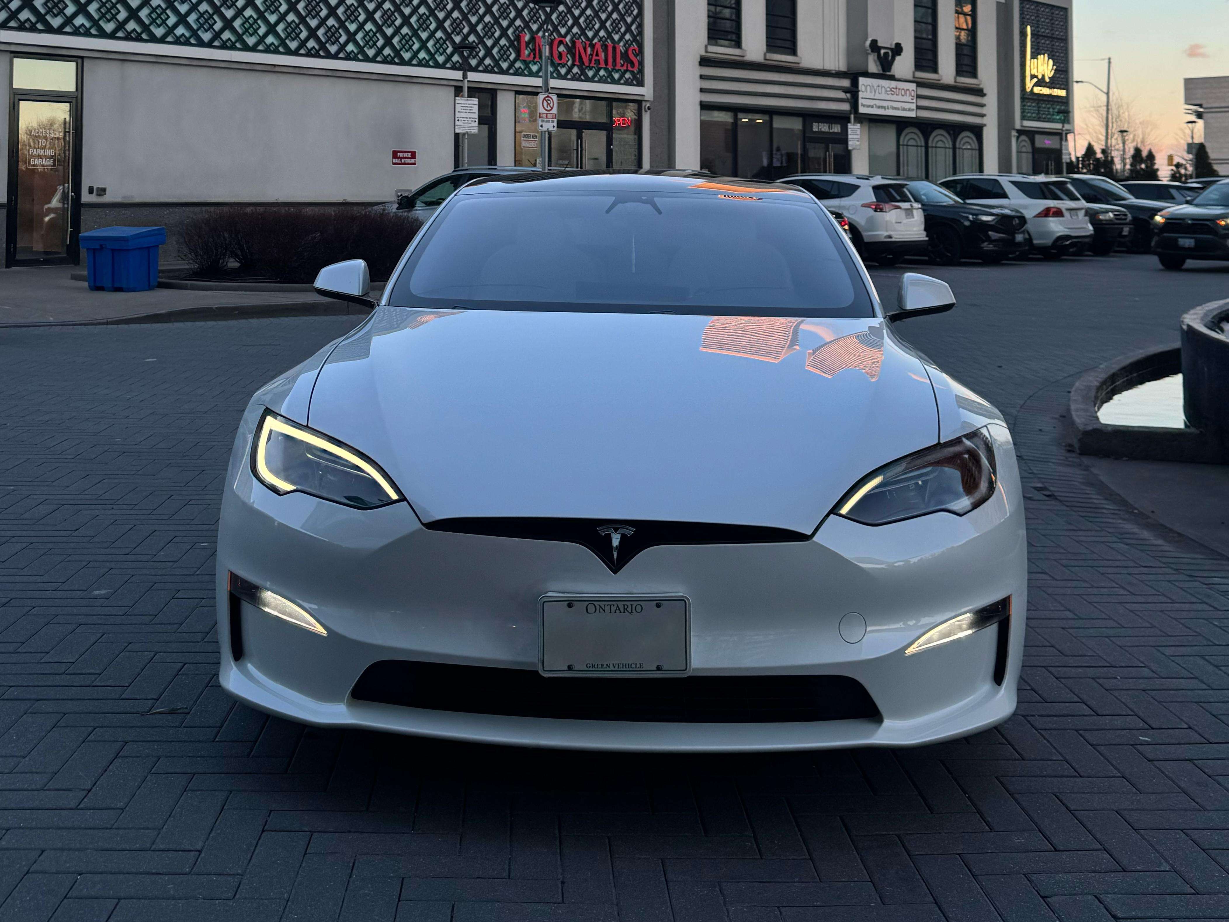 2023 Tesla Model S Standard Range AWD -Ltd Avail- alt 3
