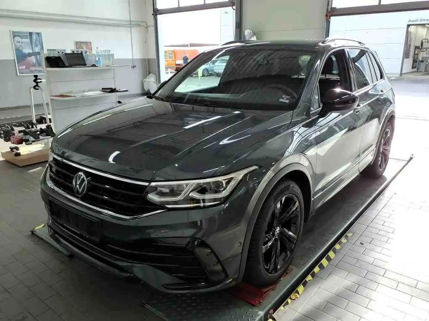 Volkswagen Tiguan 2.0 TDI R-Line *MATRIX*PDC*NAVI*SITZH* Gris - 2