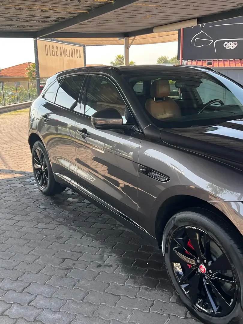 Jaguar F-Pace F- Pace  2.0 AJ21-D4M AUTO AWD R-Dynamic SE MY - 2