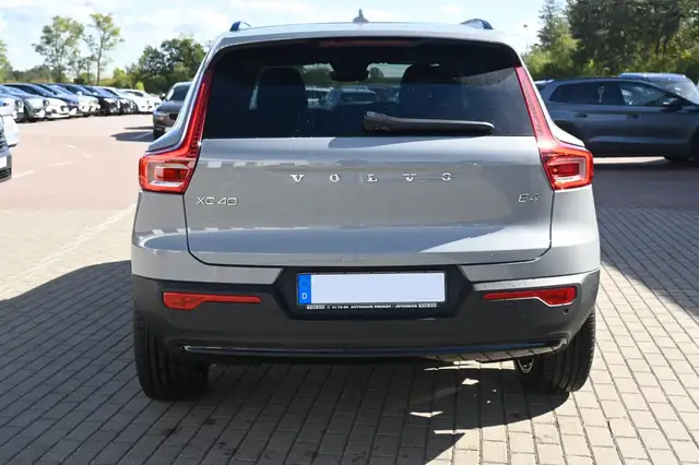Volvo XC40 view 4