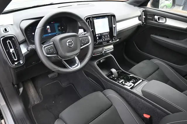 Volvo XC40 view 12