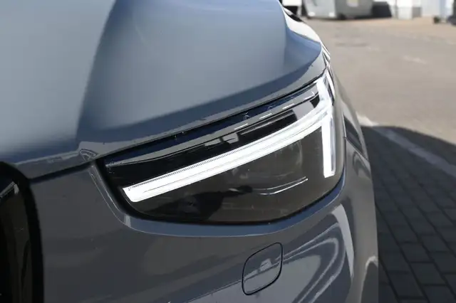 Volvo XC40 view 11